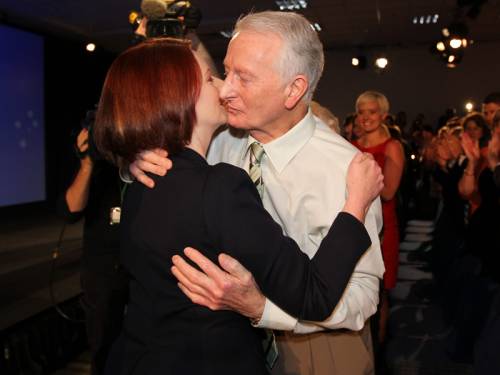 Shock jock Alan Jones has apologised to the PM after suggesting her father died of shame. (AAP)